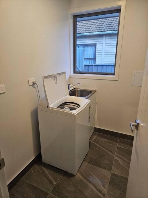 Entire House - Brand New 2 Bedroom House Lower Hutt Exterior foto
