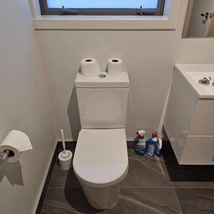 Entire House - Brand New 2 Bedroom House Lower Hutt Exterior foto